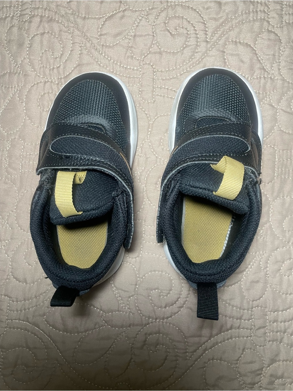 Nike Toddler Athletic Sneakers Black/Gold/White Hook & Loop US 9